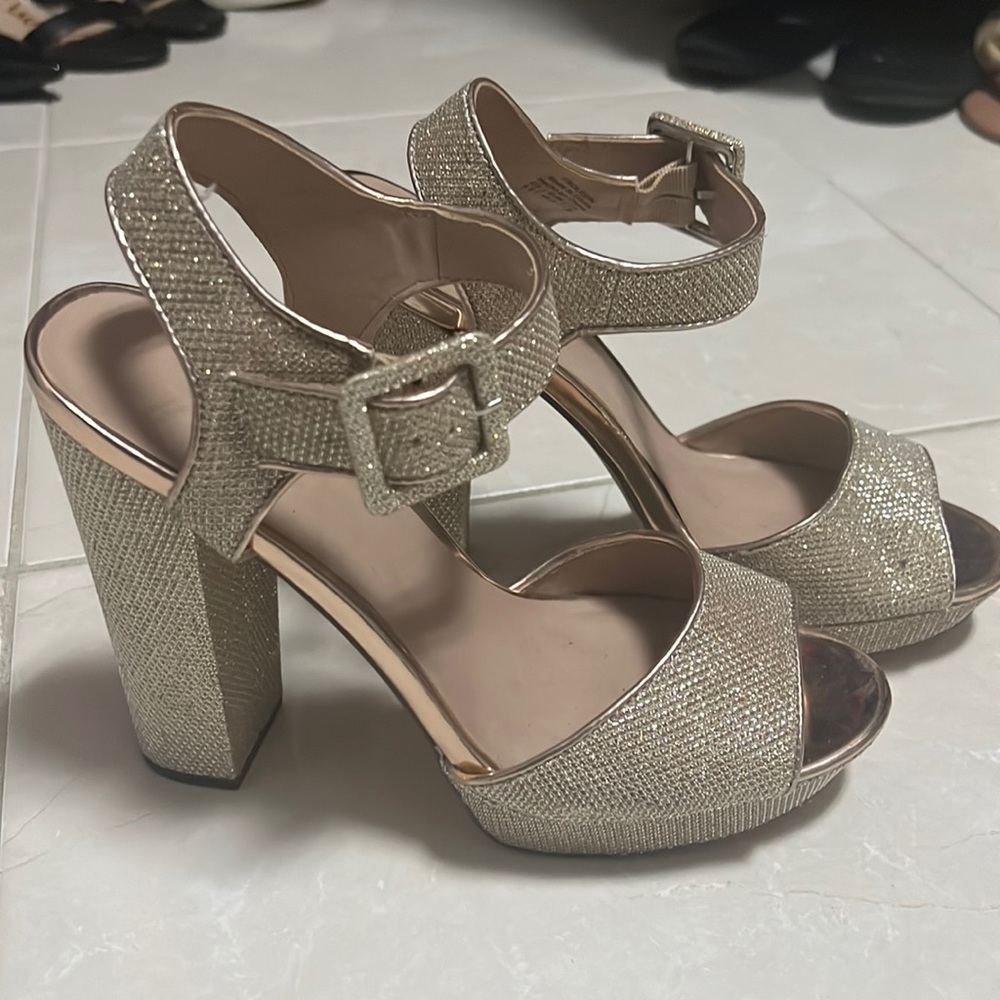 Mix No. 6 shoe size 9.5